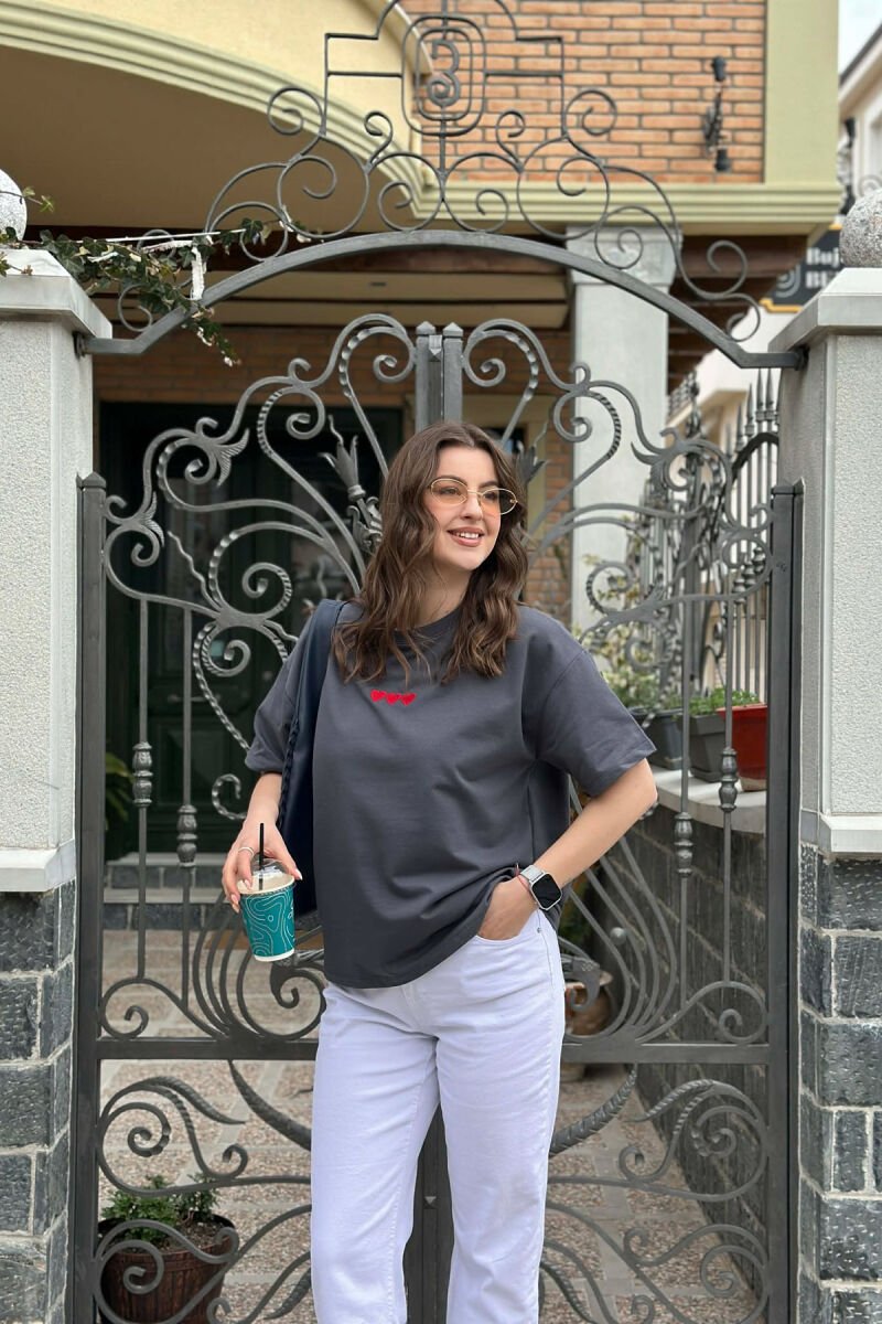 T-SHIRT NJE NGJYRESH ME ZEMRA PER FEMRA NE NGJYRE GRI TE ERRET - 1