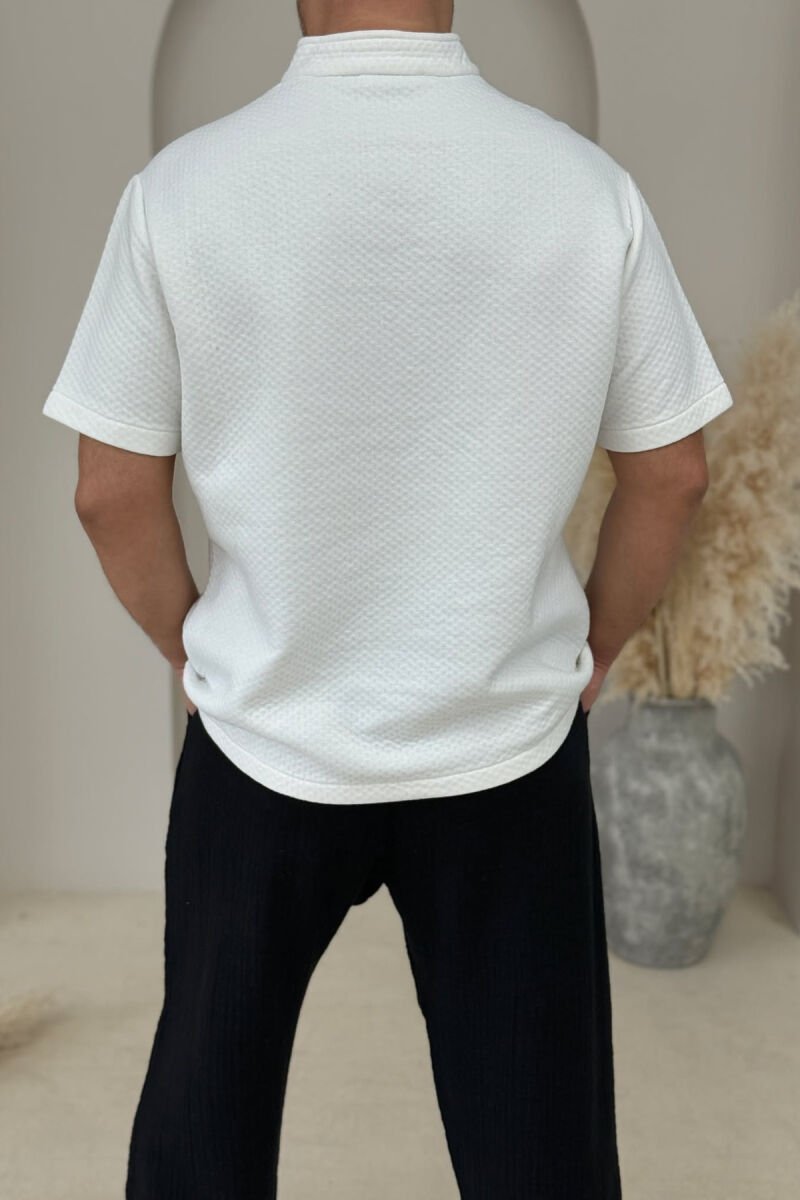 T-SHIRT NJË NGJYRËSH ME ZINXHIR PËR MESHKUJ NË NGJYRËN E BARDHË - 3