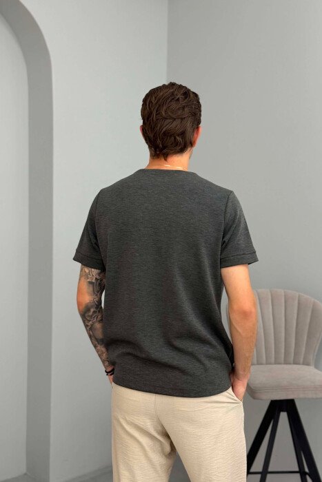 T-SHIRT NJË NGJYRËSH ME ZINXHIR PËR MESHKUJ NË NGJYRËN GRI E ERRËT - 2