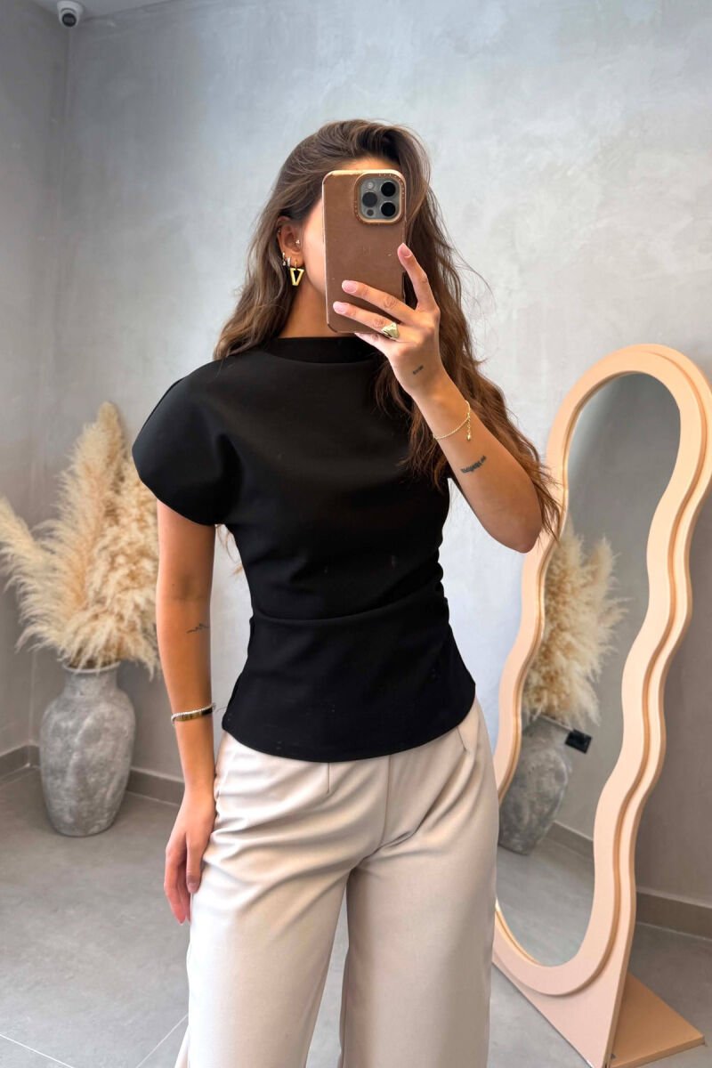 T-SHIRT NJE NGJYRESH PA MENGE PER FEMRA NE NGJYRE TE ZEZE - 1