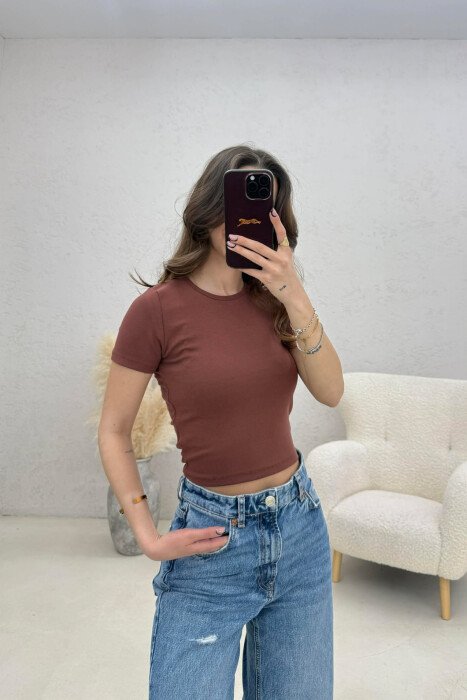 T-SHIRT NJE NGJYRESH PER FEMRA NE NGJYRE KAFE - 1