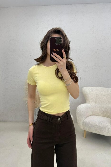 T-SHIRT NJE NGJYRESH PER FEMRA NE NGJYRE TE VERDHE - 1