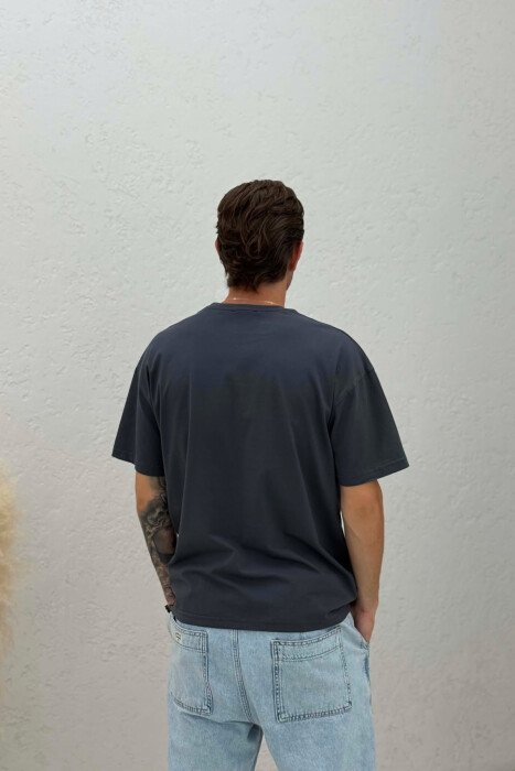 T-SHIRT NJE NGJYRESH PER MESHKUJ NE NGJYRE GRI - 2