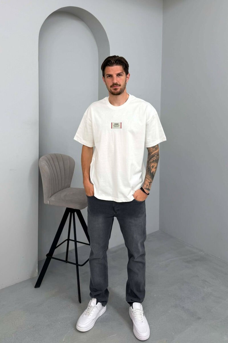 T-SHIRT NJE NGJYRESH PER MESHKUJ NE NGJYRE TE BARDHE - 3