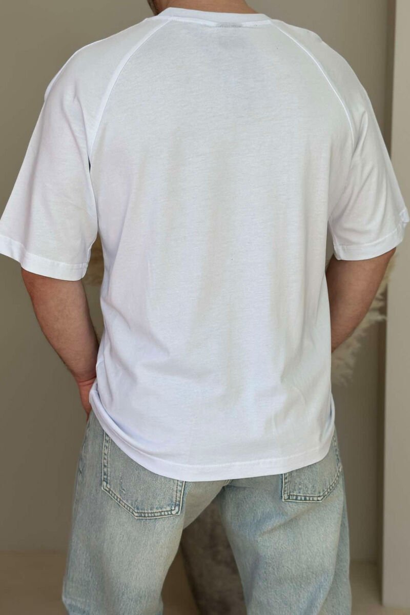 T-SHIRT NJË NGJYRËSH PËR MESHKUJ NË NGJYRËN E BARDHË - 3