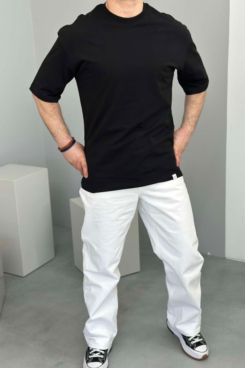T-SHIRT NJË NGJYRËSH PËR MESHKUJ NË NGJYRËN E ZEZË - 3