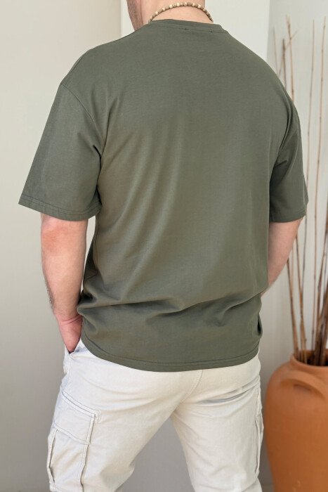 T-SHIRT NJË NGJYRËSH PËR MESHKUJ NË NGJYRËN ULLI - 4