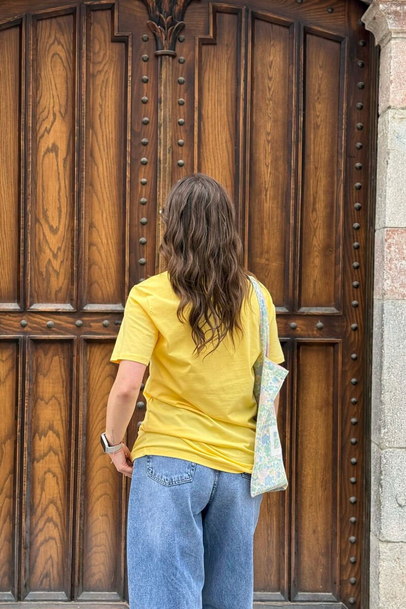 T-SHIRT NJE NGJYRESH PER FEMRA NE NGJYRE TE VERDHE + 6 PALE ÇORAPE DHURATE - 5