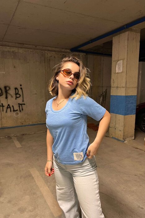 T-SHIRT NJË NGJYRËSHE PËR FEMRA NË NGJYRË BLU E ZBARDHUR - 4