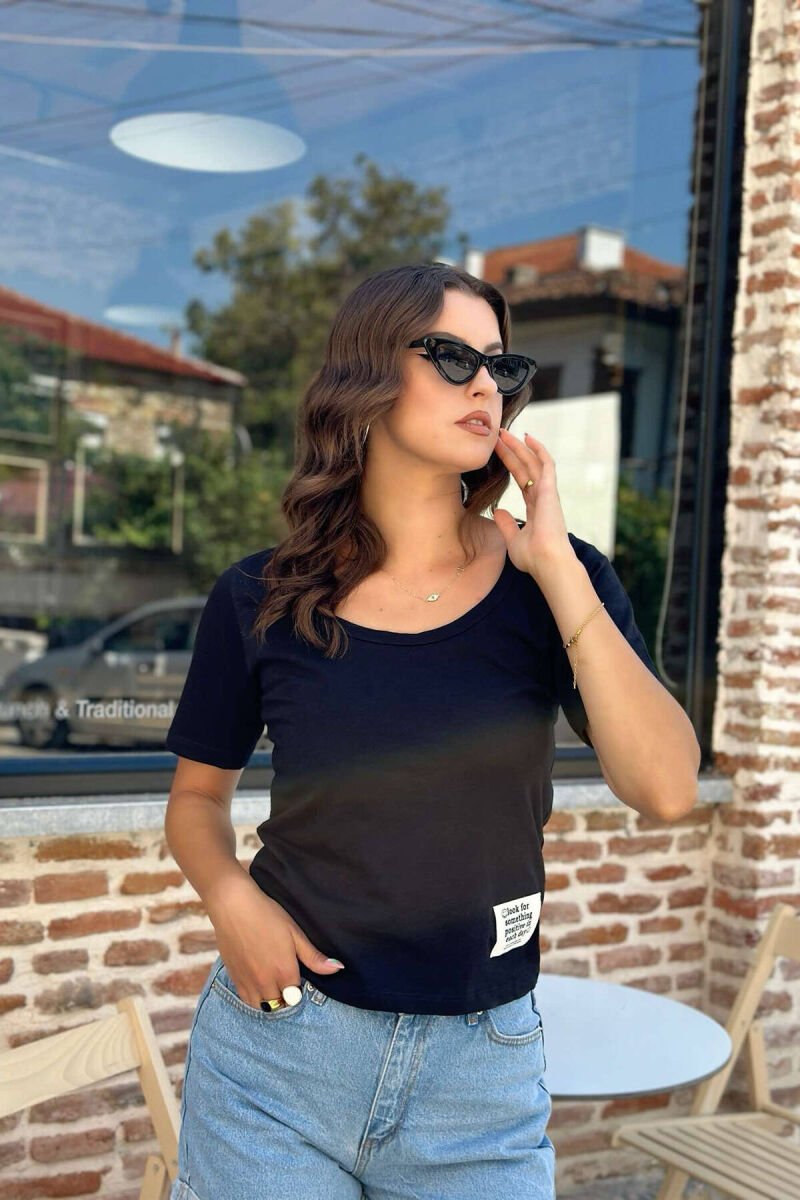 T-SHIRT NJË NGJYRËSHE PËR FEMRA NË NGJYRË E ZEZË - 7