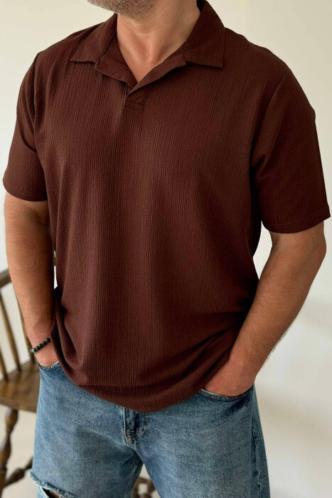 T-SHIRT NJË NGJYRËSHE PËR MESHKUJ NË NGJYRË KAFE - 2