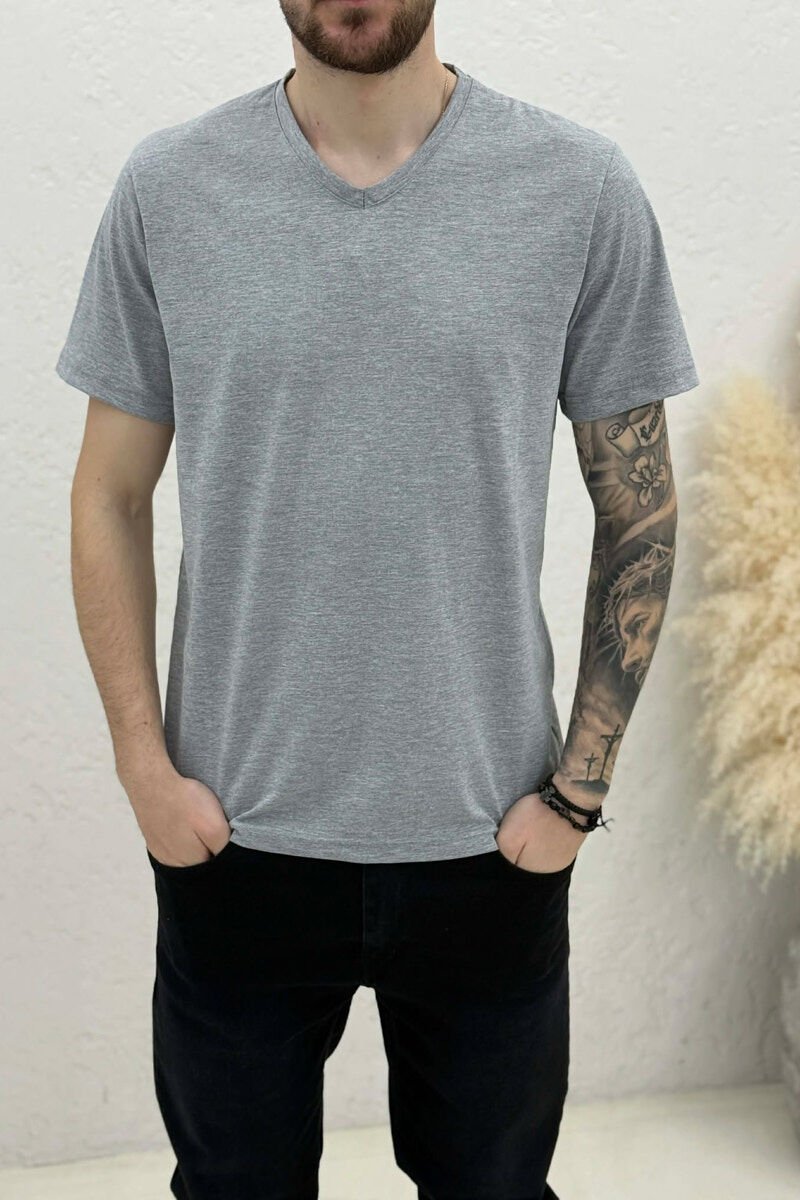 T-SHIRT NJE NGJYRESH ME JAKE V PER MESHKUJ NE NGJYRE GRI - 3
