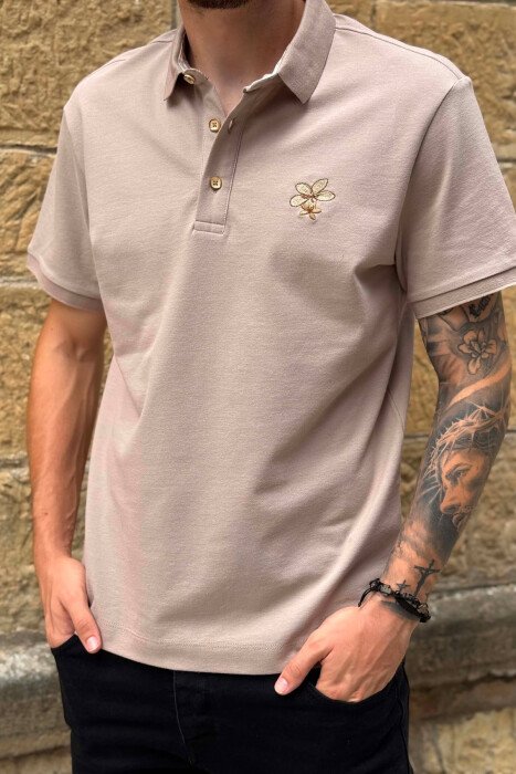 T-SHIRT NJE NJGJYRESH ME JAKE POLO PER MESHKUJ NE NGJYRE BEZHE E ERRET - 5