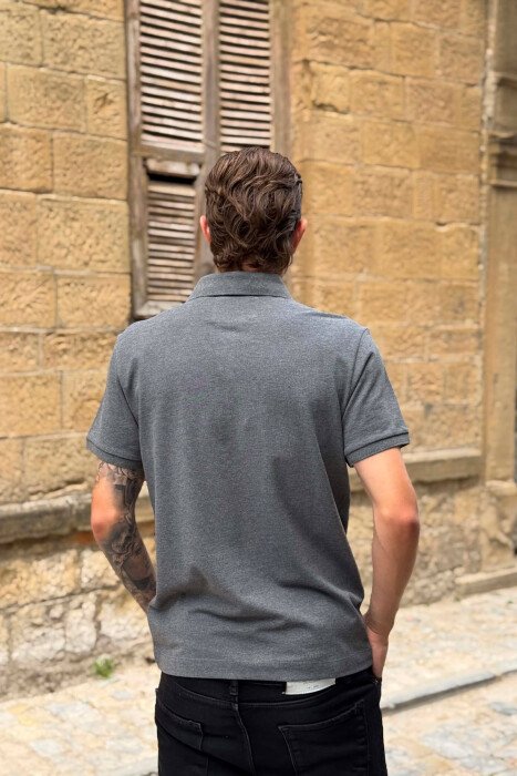 T-SHIRT NJE NJGJYRESH ME JAKE POLO PER MESHKUJ NE NGJYRE GRI E ERRET - 3