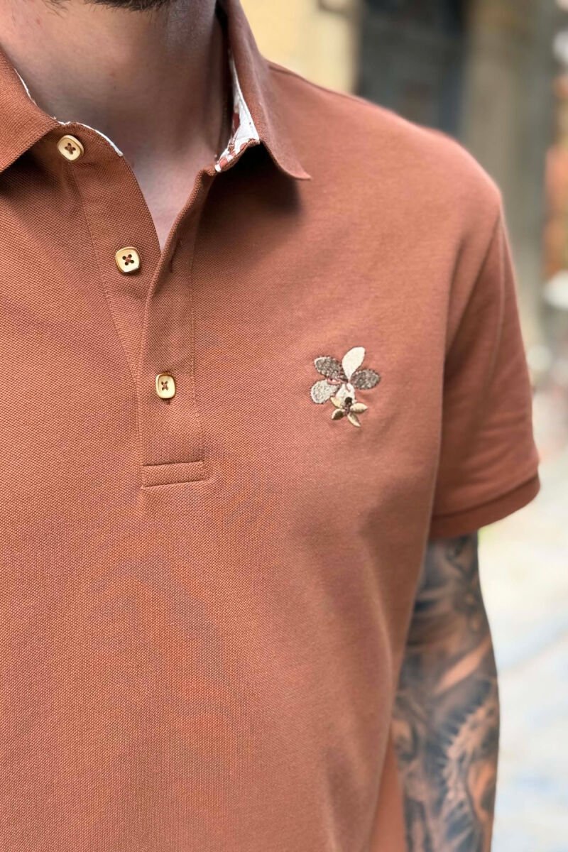 T-SHIRT NJE NJGJYRESH ME JAKE POLO PER MESHKUJ NE NGJYRE KAFE - 2