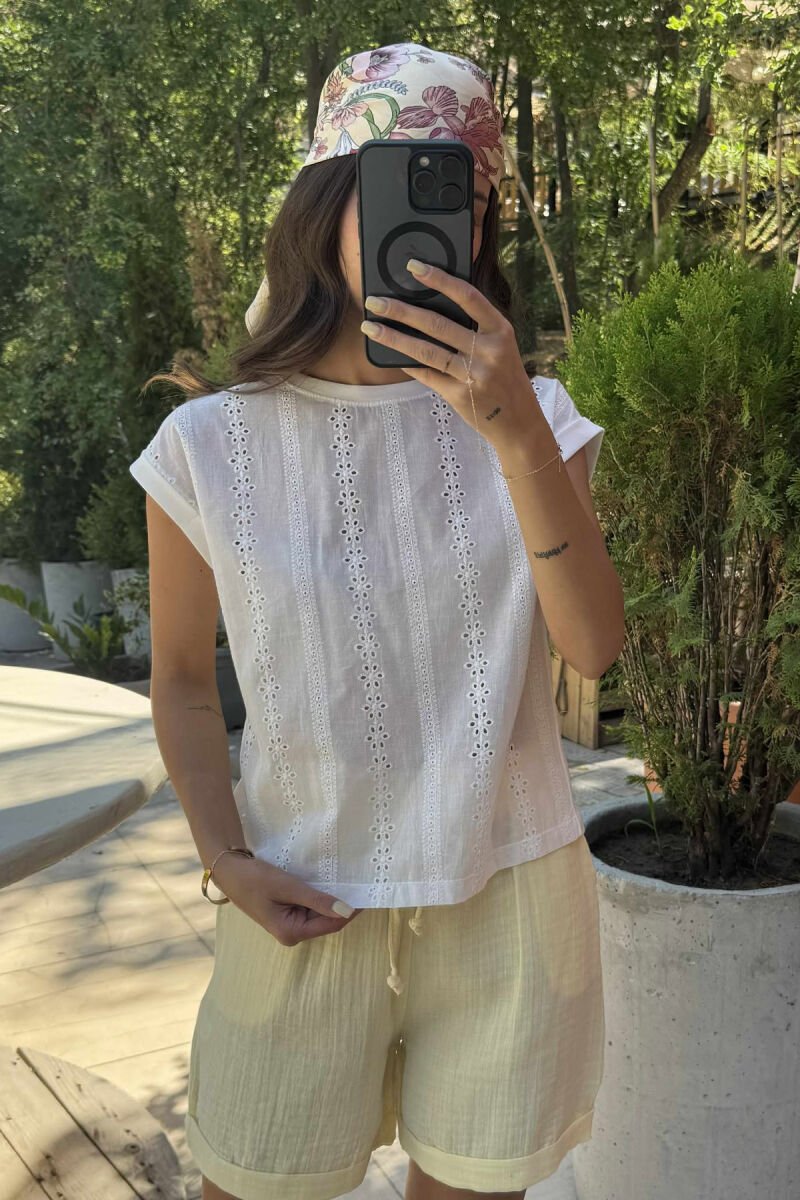 T-SHIRT NJËNGJYRËSHE PËR FEMRA NË NGJYRËN E BARDHË - 3