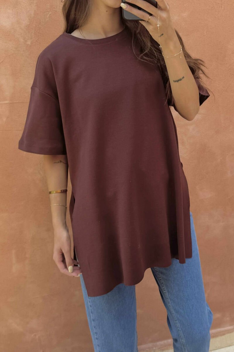 T-SHIRT NJËNGJYRËSH PËR FEMRA NË NGJYRËN KAFE - 2
