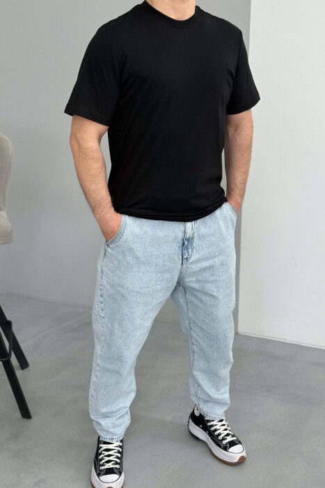T-SHIRT PAMBUK PËR MESHKUJ NË NGJYRË TË ZEZË - 2