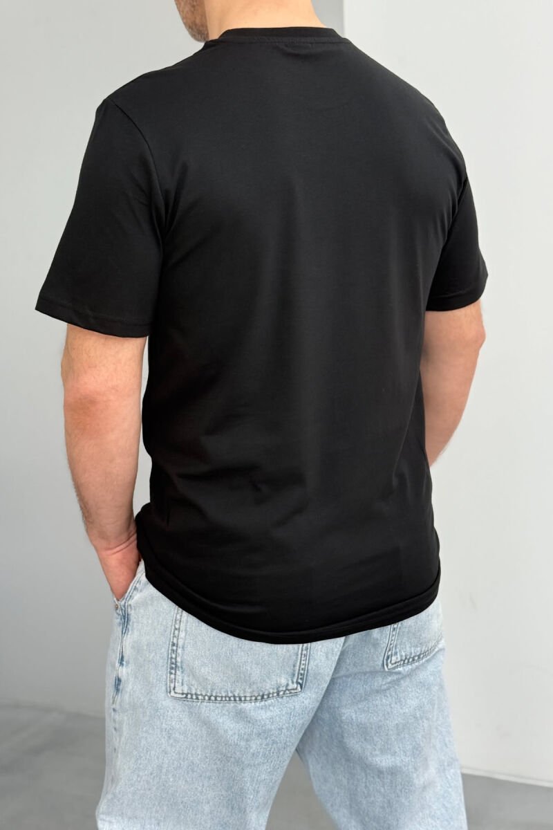 T-SHIRT PAMBUK PËR MESHKUJ NË NGJYRË TË ZEZË - 3