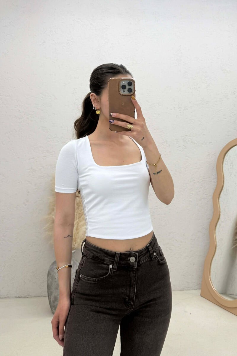 T-SHIRT PER FEMRA NE NGJYRE TE BARDHE - 1