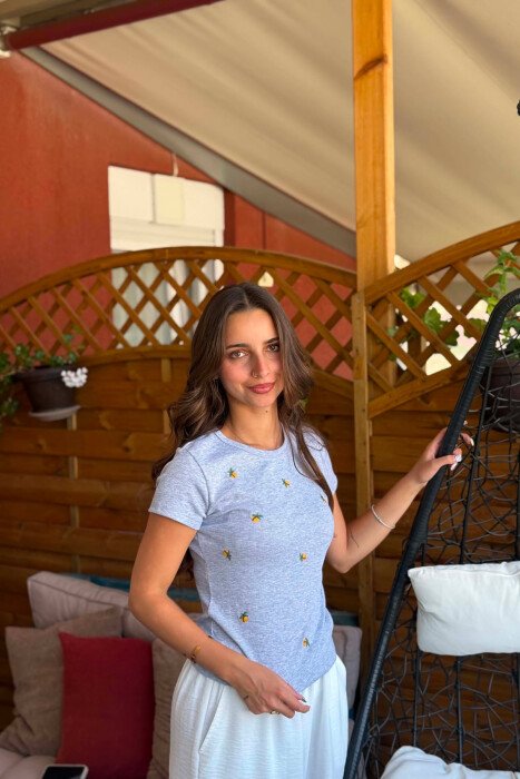 T-SHIRT PER FEMRA NE NGJYRE GRI - 