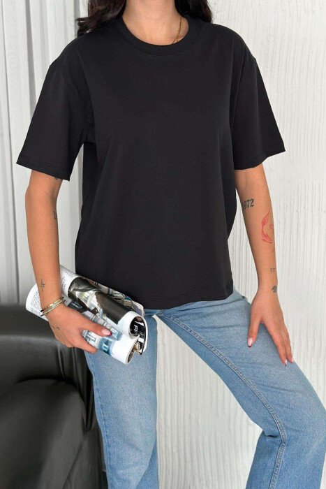 T-SHIRT PËR FEMRA NË NGJYRËN E ZEZË - 3