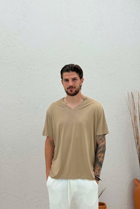 T-SHIRT PER MESHKUJ NE NGJYRE BEZHE - KLAUDIO FASHION