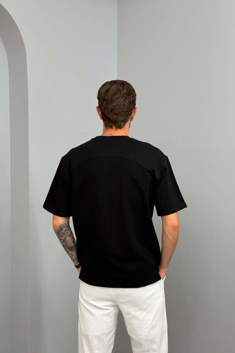 T-SHIRT PËR MESHKUJ NË NGJYRËN E ZEZË - 2