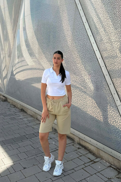 PANTALLONA TE SHKURTRA NJE NGJYRESHE ME TEKSTURE PER FEMRA NE NGJYRE BEZHE - KLAUDIO FASHION