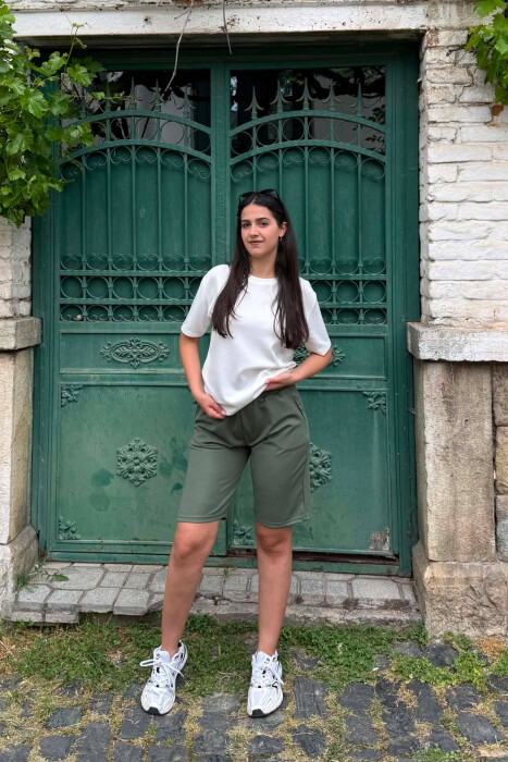 PANTALLONA TE SHKURTRA NJE NGJYRESHE ME TEKSTURE PER FEMRA NE NGJYRE JESHILE TE ZBARDHUR - KLAUDIO FASHION