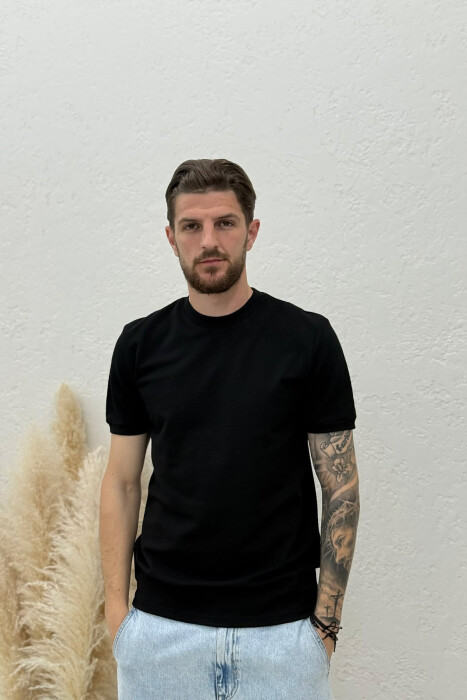 T-SHIRT I TEKSTURUAR ME JAKE TE RRUMBULLAKET PER MESHKUJ NE NGJYRE TE ZEZE - KLAUDIO FASHION
