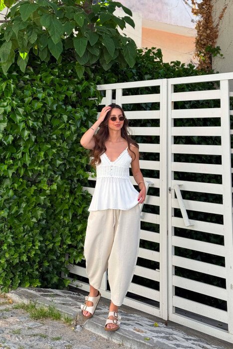 THIN STRAPS BUTTONS DETAIL WOMEN TANK TOP WHITE-E BARDHE - 4