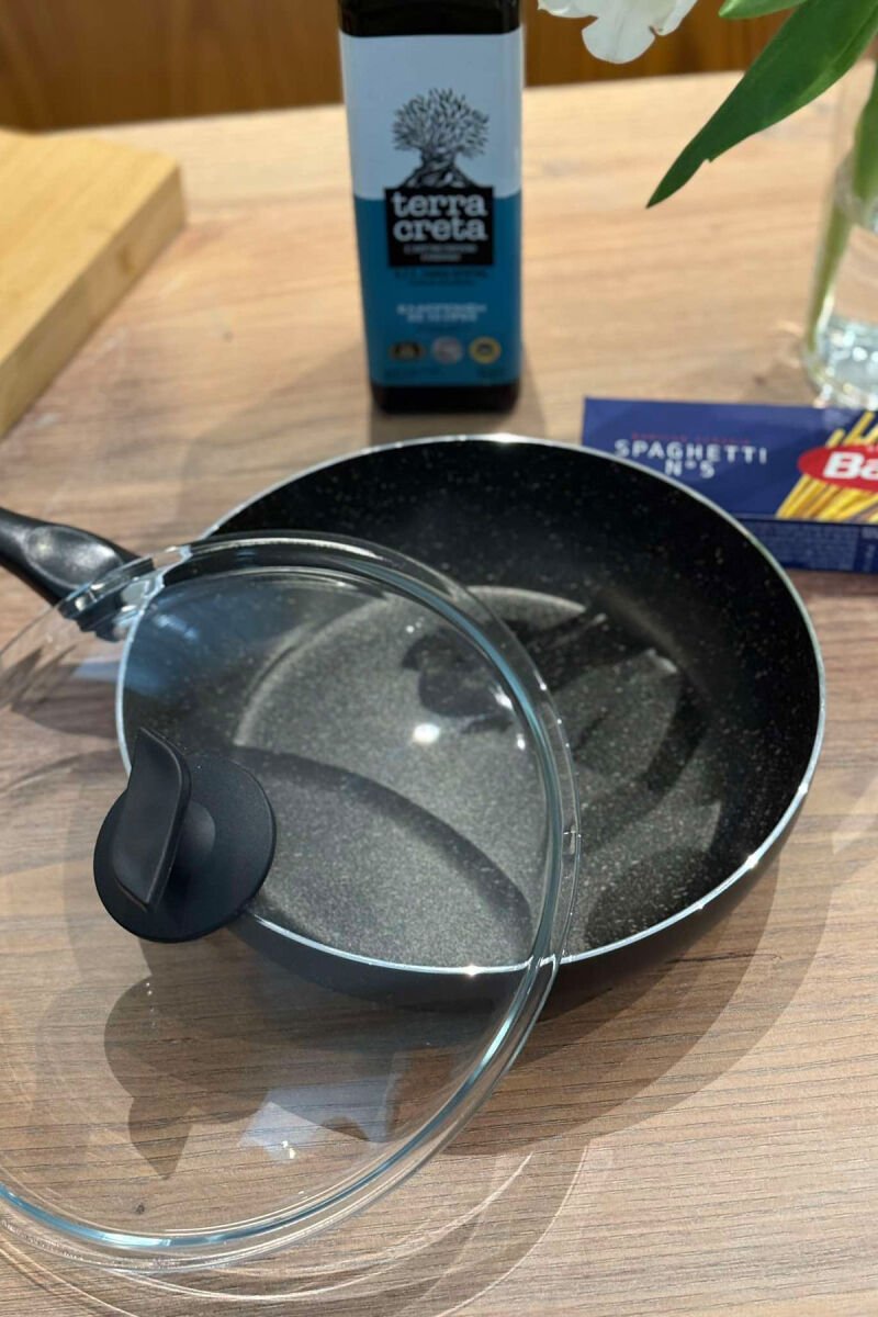 TIGAN PËR SKUQJE ME KAPAK QELQI 24 CM NË NGJYRËN E ZEZË - 5