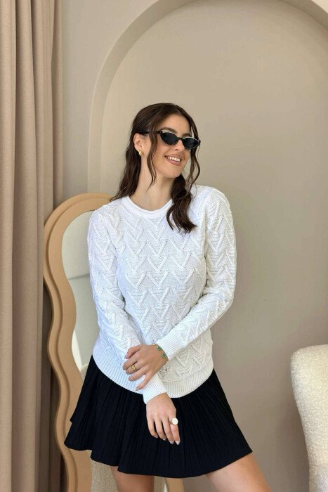 TRIANGLE DESIGN WOMEN SWEATER WHITE-E BARDHE - KLAUDIO FASHION