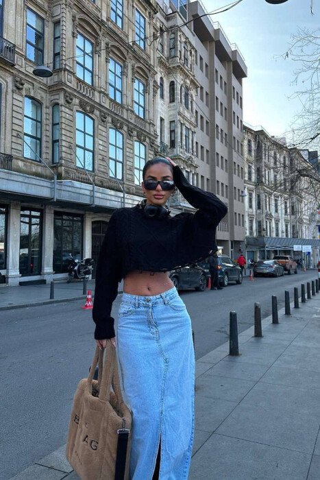 TRIKO E SHKURTËR NJË NGJYRËSHE PËR FEMRA NË NGJYRËN E ZEZË - 7