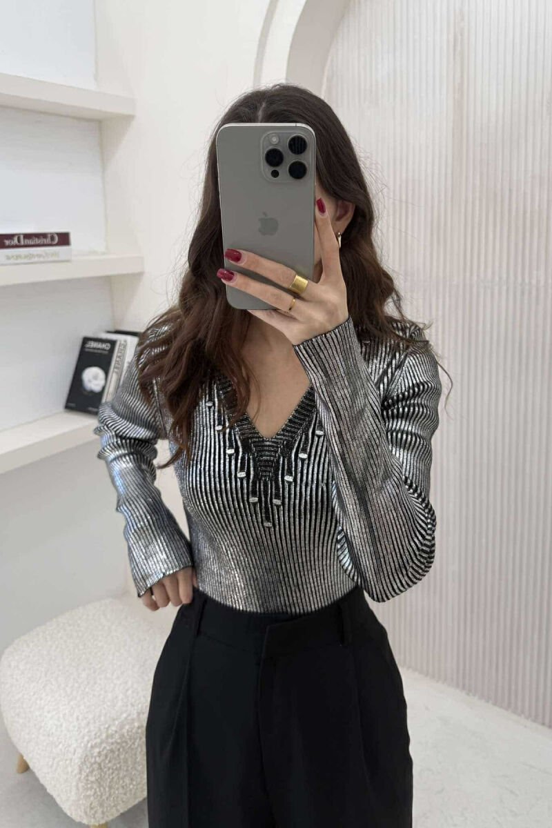 TRIKO E SHNDRITSHME PËR FEMRA NË NGJYRËN SILVER - 1