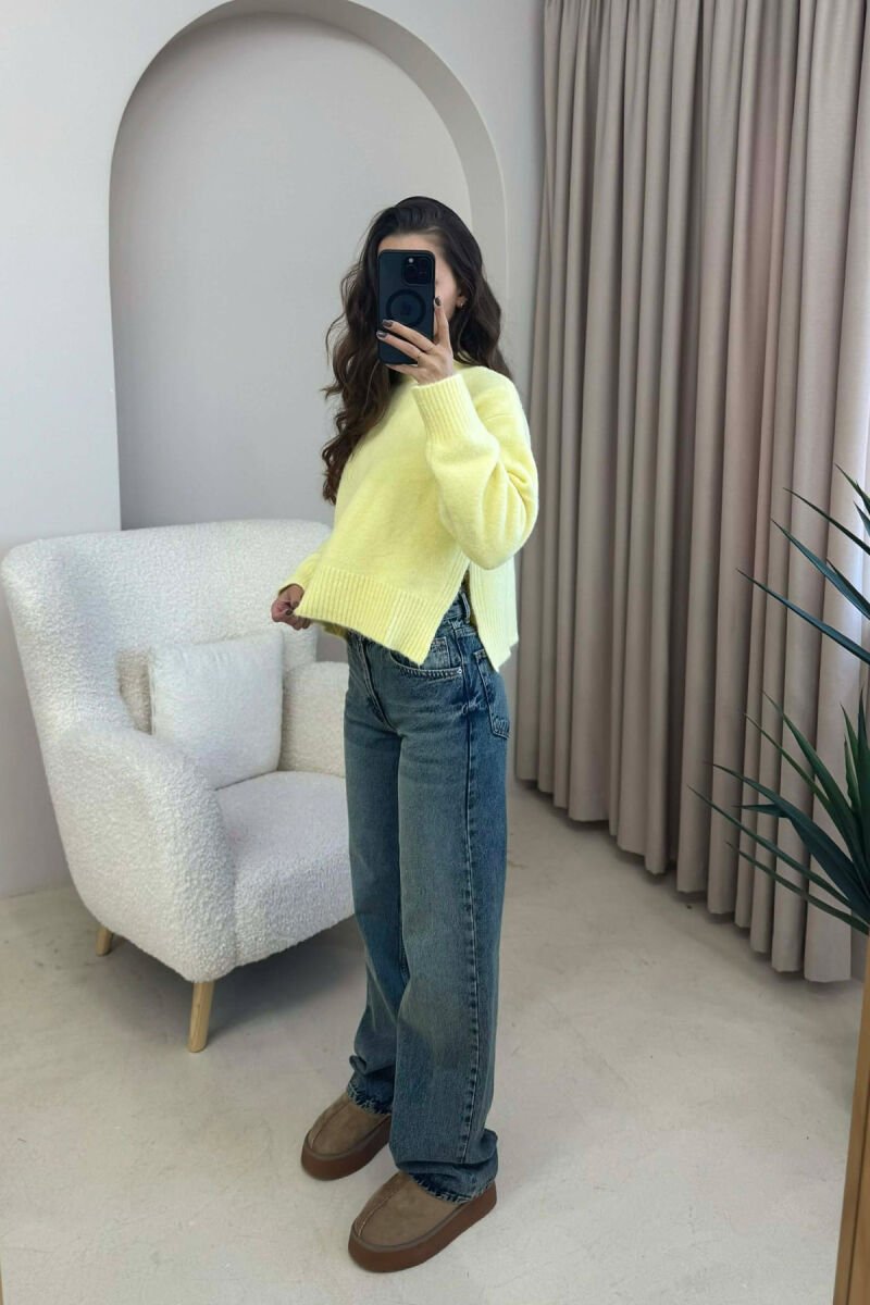 TRIKO E THJESHTË ME JAKË GJYSËM GOLF PËR FEMRA NË NGJYRË TË VERDHË - 2
