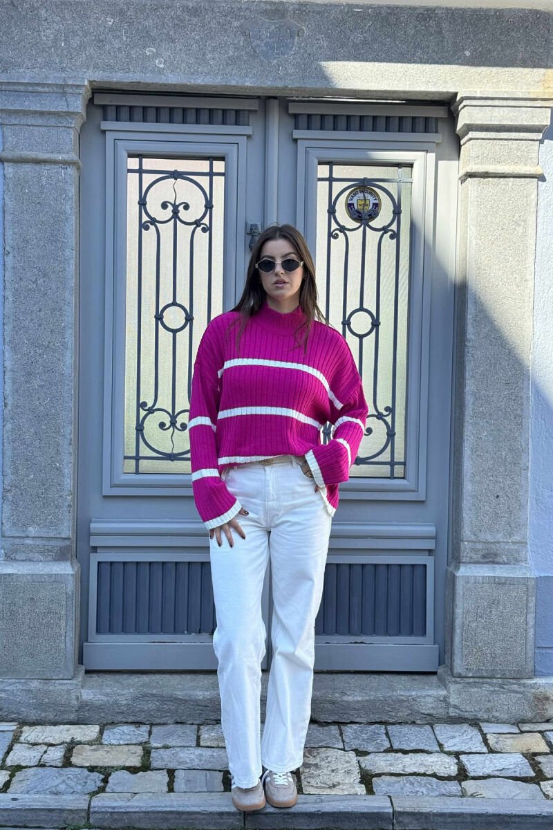 TRIKO E THJESHTË ME JAKË GOLF DHE VIJA PËR FEMRA NË NGJYRË CIKLAMI - 1
