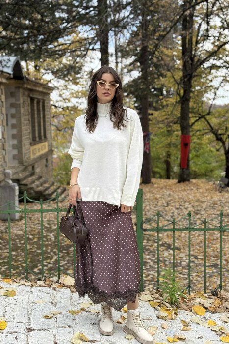 TRIKO E THJESHTË ME JAKË GOLF PËR FEMRA NË NGJYRË TË BARDHË - 2