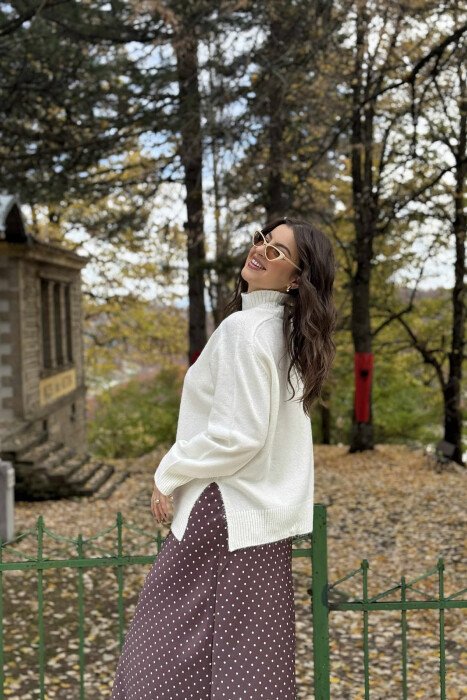 TRIKO E THJESHTË ME JAKË GOLF PËR FEMRA NË NGJYRË TË BARDHË - 4
