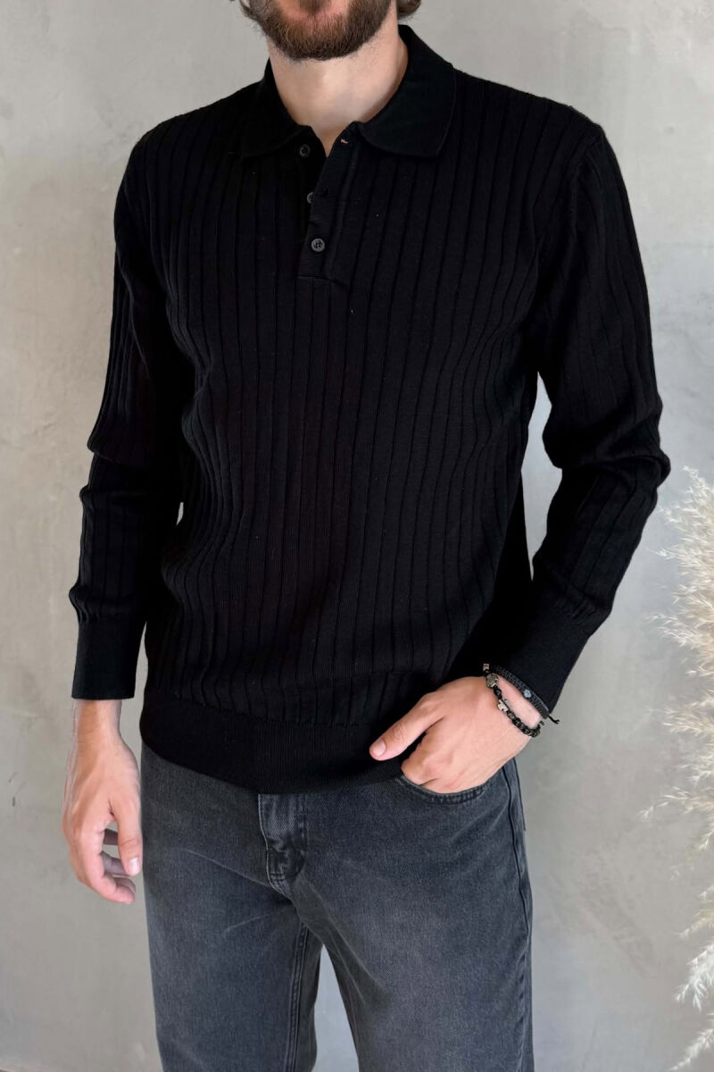 TRIKO E THJESHTË ME JAKË TË RRUMBULLAKËT DHE BUTONA PËR MESHKUJ NË NGJYRE TE ZEZE - 3