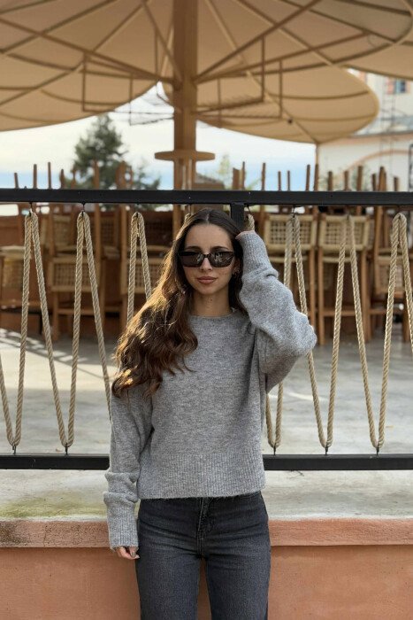 TRIKO E THJESHTË ME JAKË TË RRUMBULLAKËT PËR FEMRA NË NGJYRË GRI - 4