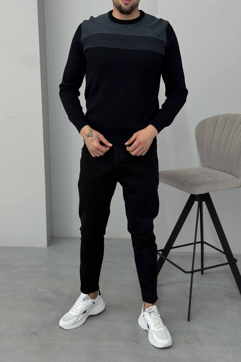 TRIKO E THJESHTË ME JAKË TË RRUMBULLAKËT PËR MESHKUJ NË NGJYRËN BLU TË ERRËT - 1