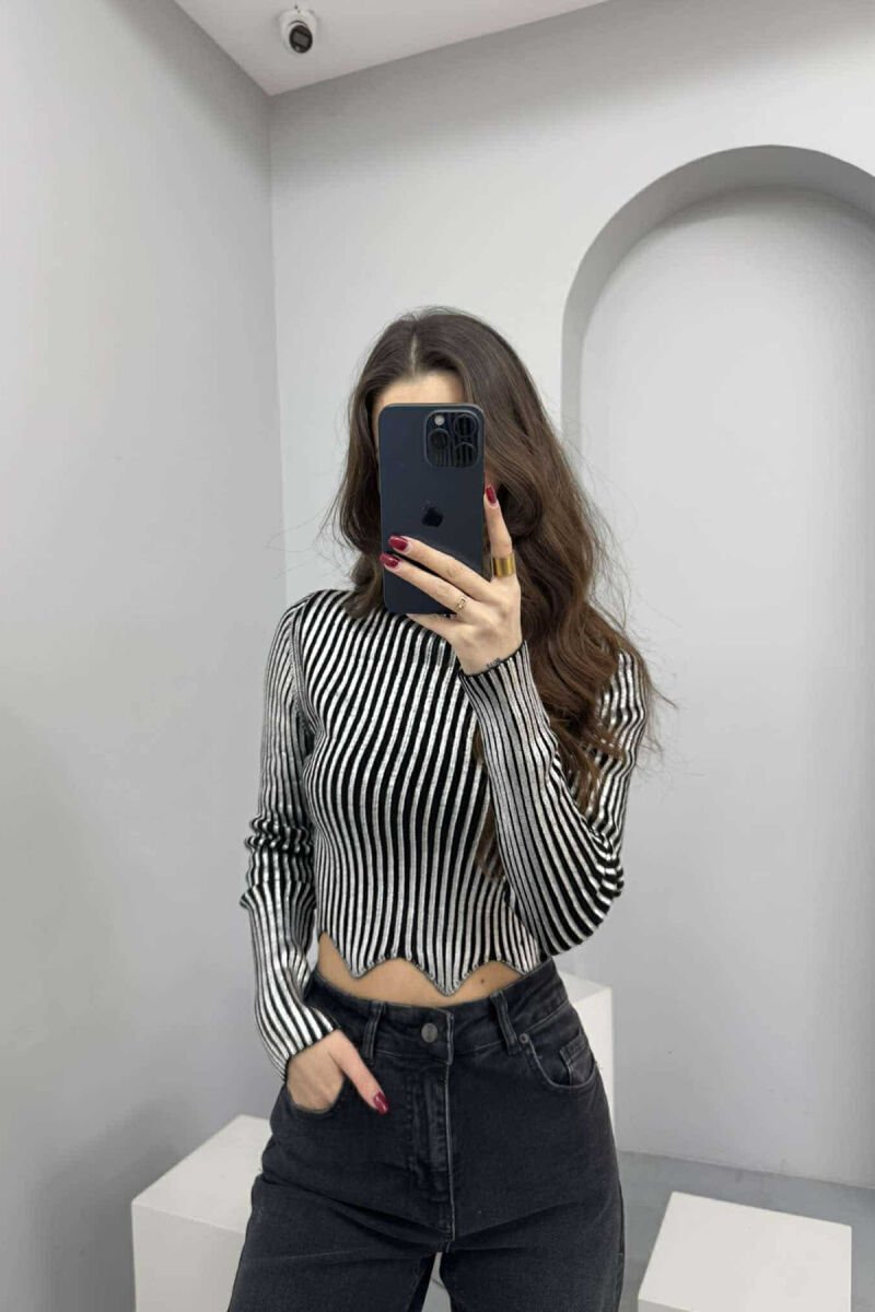 TRIKO E THJESHTË ME SHKËLQIM PËR FEMRA NË NGJYRË ARGJEND - 1