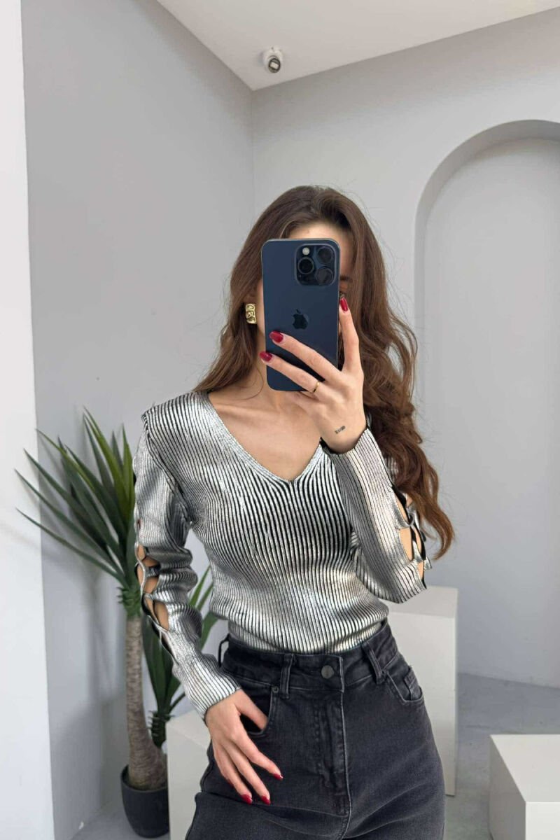 TRIKO E THJESHTË ME SHKËLQIM PËR FEMRA NË NGJYRËN SILVER - 2