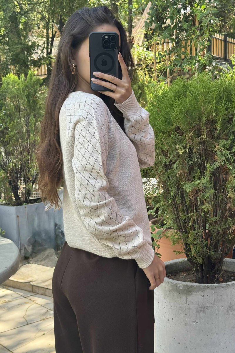 TRIKO E THJESHTË NJËNGJYRËSHE PËR FEMRA NË NGJYRËN BEZHË TË ZBARDHUR - 4
