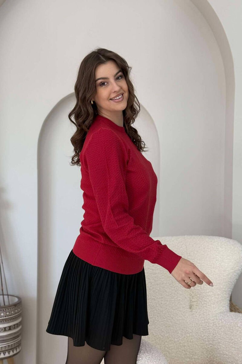 TRIKO E THJESHTË PËR FEMRA NË NGJYRËN E KUQE - 2