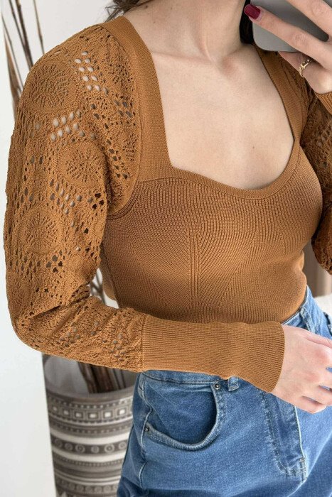 TRIKO E THJESHTË PËR FEMRA NË NGJYRËN KAFE - 4