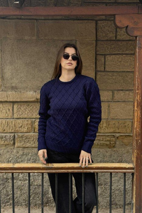 TRIKO E THURRUR ME JAKË TË RRUMBULLAKËT PËR FEMRA NË NGJYRË BLU - 1