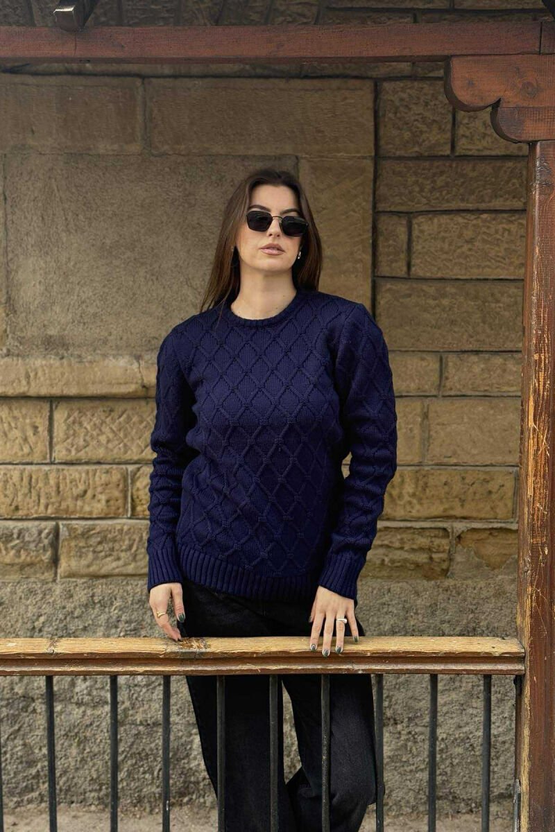 TRIKO E THURRUR ME JAKË TË RRUMBULLAKËT PËR FEMRA NË NGJYRË BLU - 1